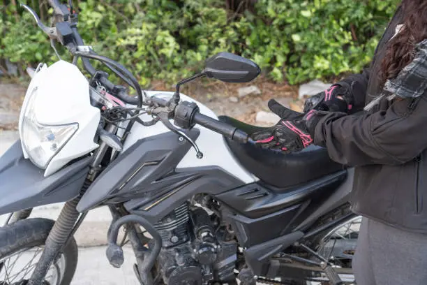 high-performance dirt bike,enduro motorcycle engineering,off-road suspension tuning,250cc dirt bike torque,Zukida enduro series,long-travel suspension