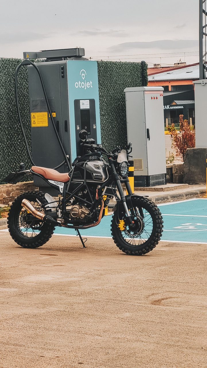 Electric vs Gasoline Commuter Motorcycles: A Spec-Driven Comparison for Importers