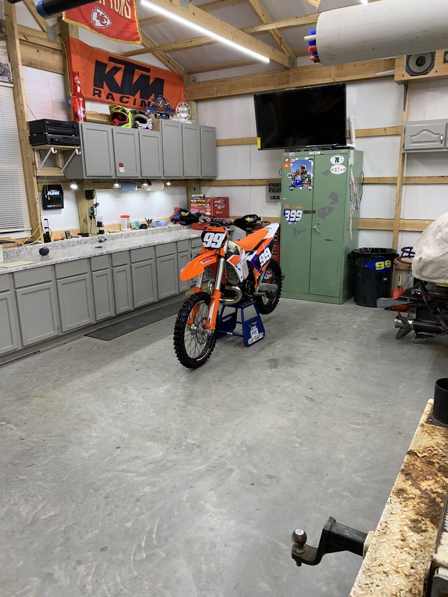 dirt bike's specification and build