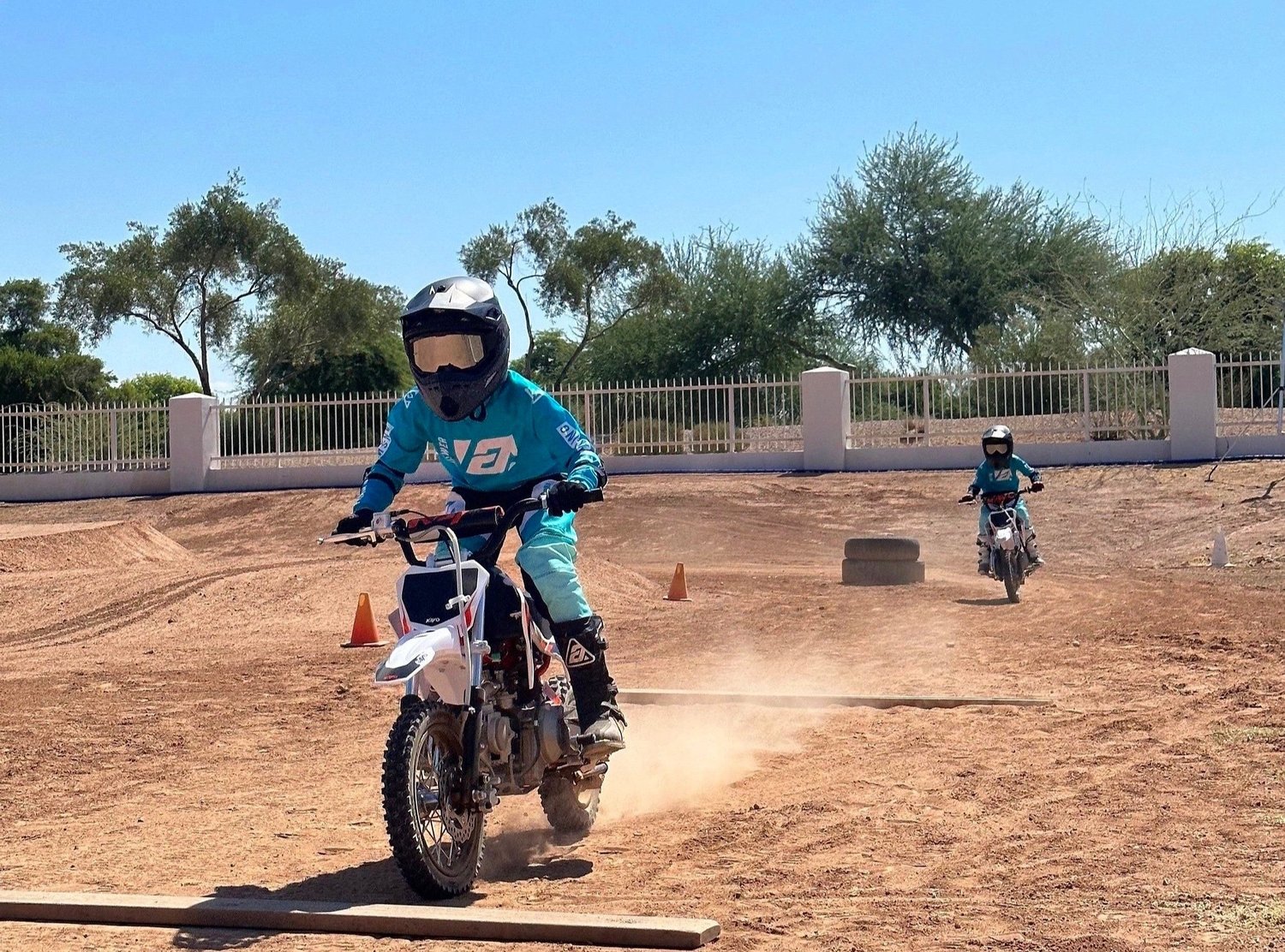 dirt bikes model showcase