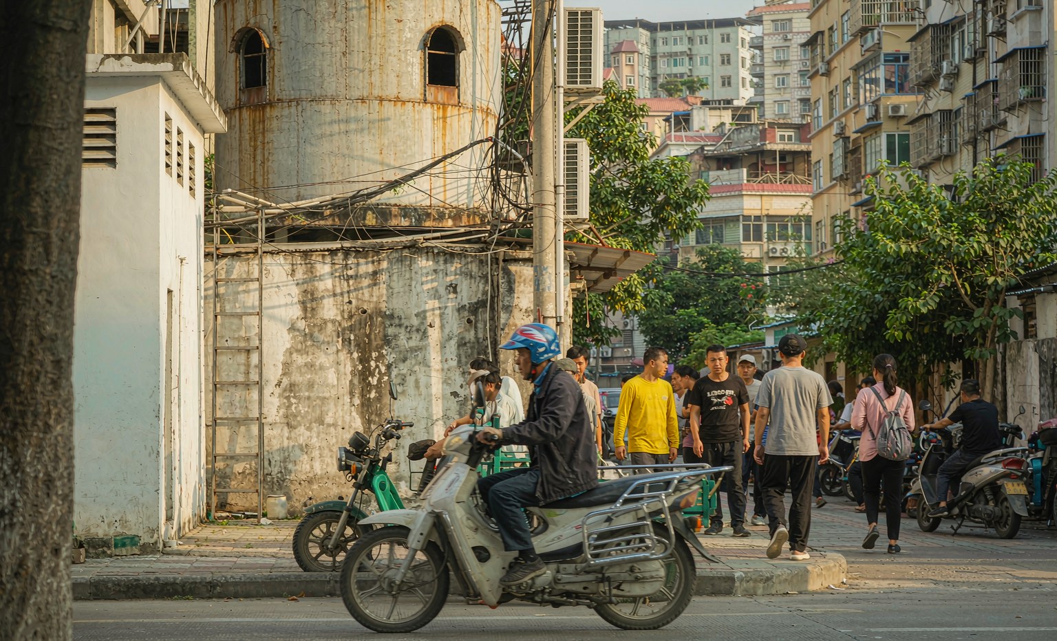 Electric Motorcycles for Fleet Buyers: How to Spec 2,500W-8,000W E-Motorcycles for Emerging Markets